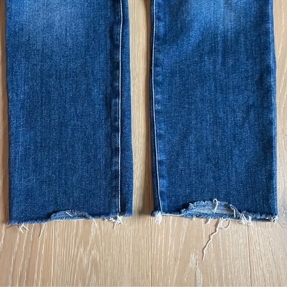 FRAME | Le High Straight dark wash stretchy size 31 closet staple - Picture 5 of 9